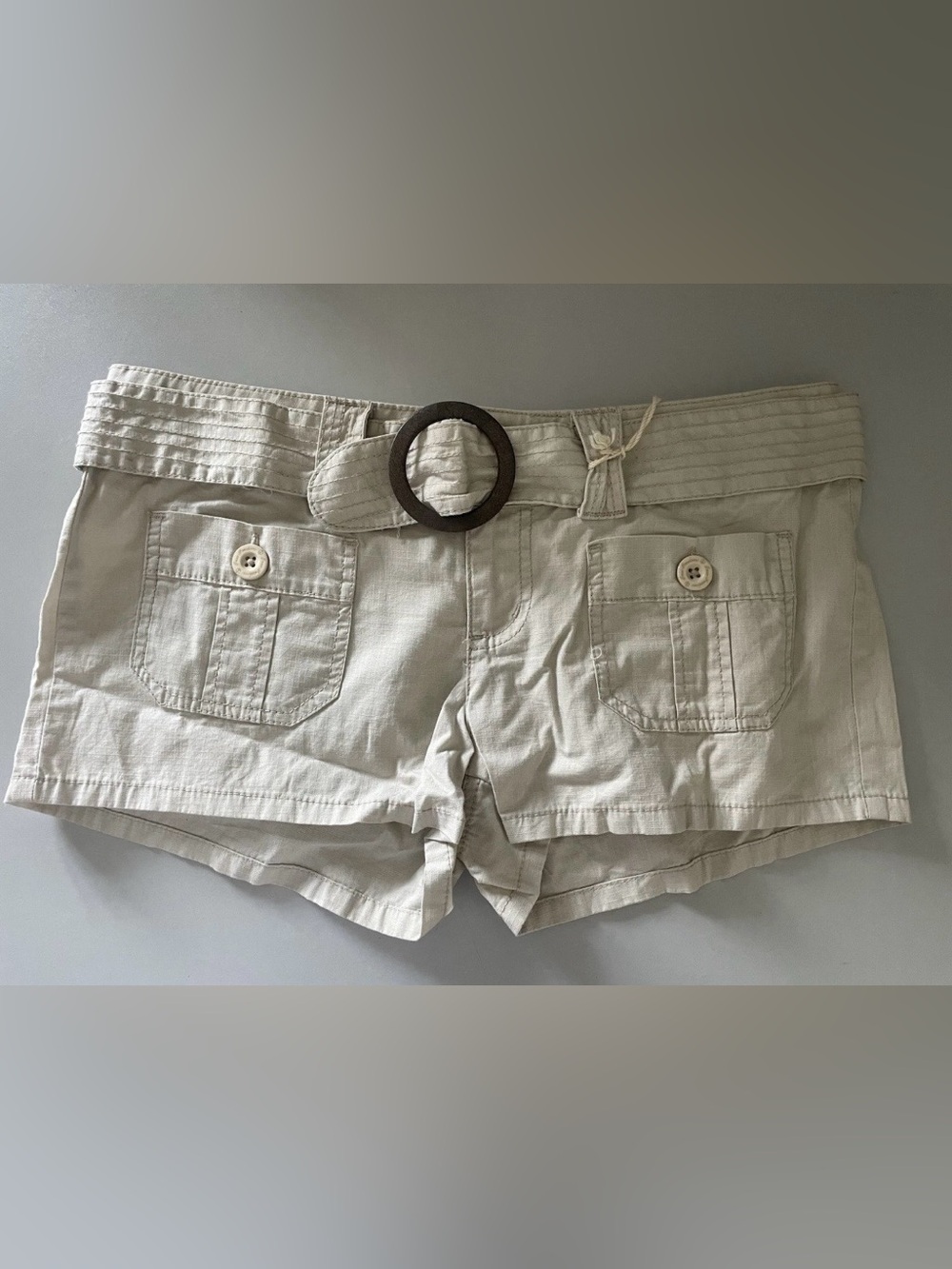 NWT Y2K VTG TRUE FREEDOM Juniors Short Shorts/Belted/Cargo in Army Tan (Size 9)